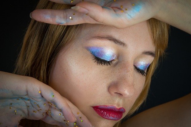 Beauty Trend Bright Blue Eyeshadow