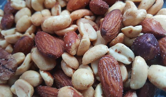 nuts have vitamins and minerals for woman