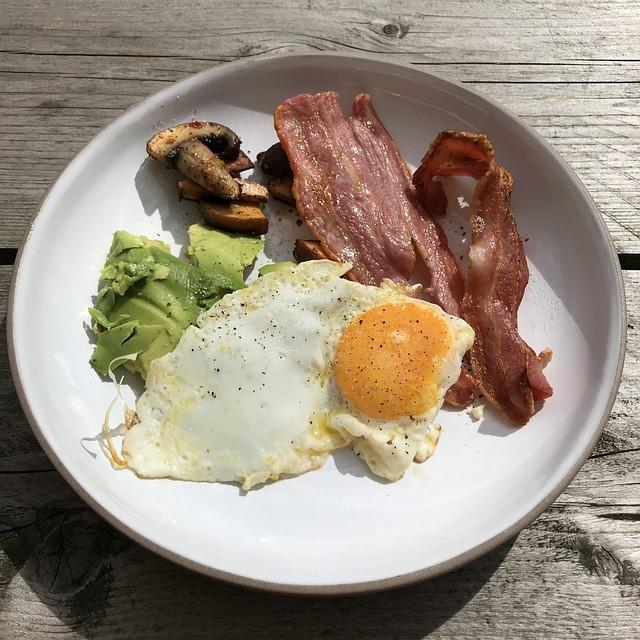 diet breakfast for keto vs. low carb